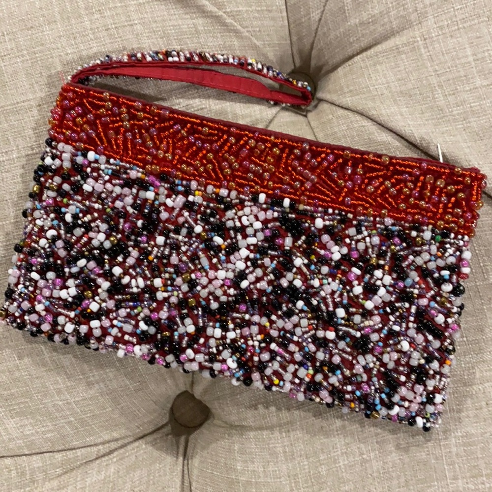 Beaded clutch wristlet